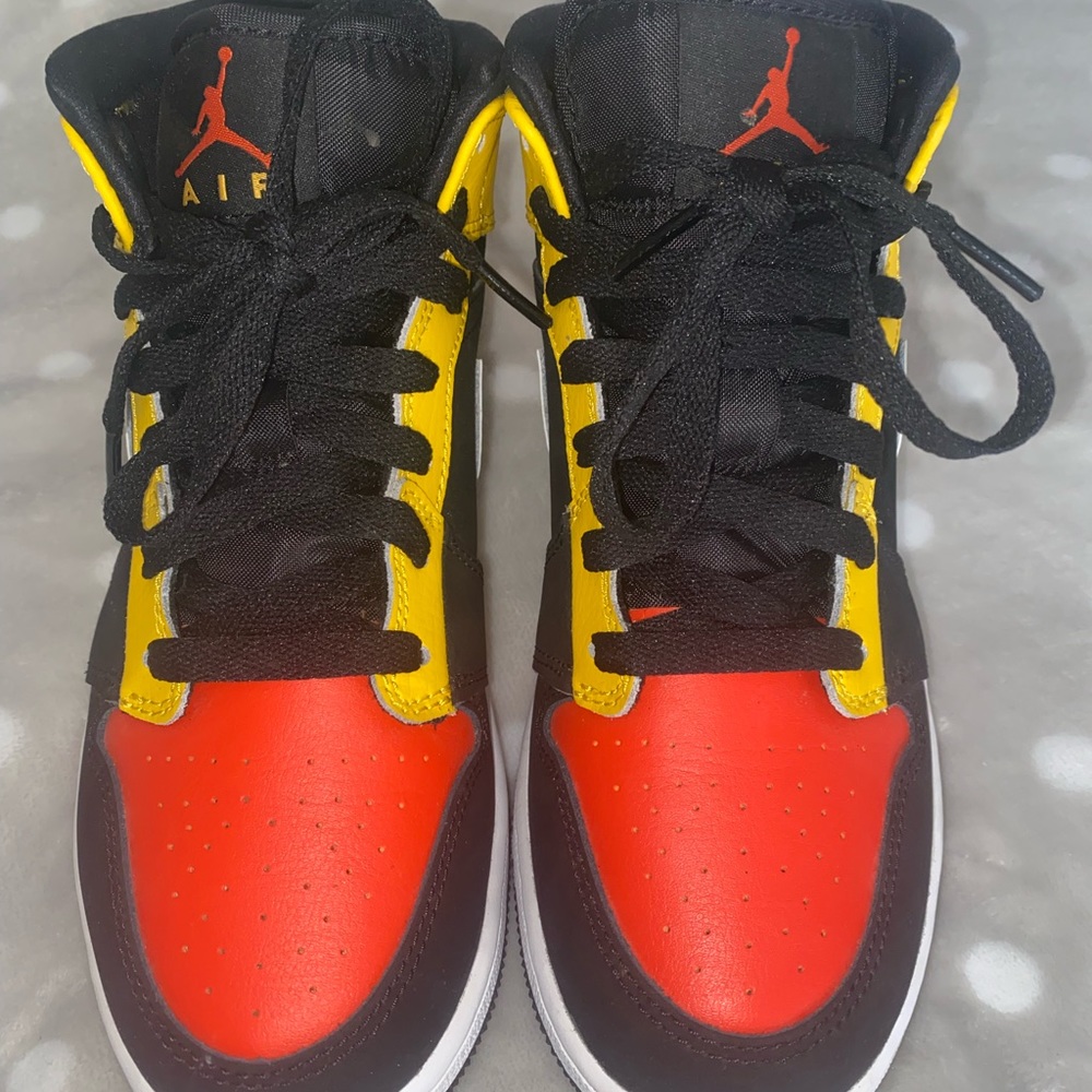 Air Jordan 1 Mid SE